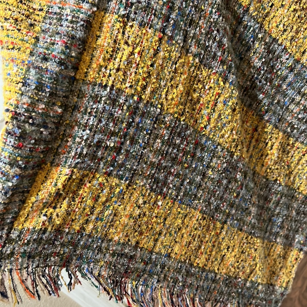Poncho - Picture 2 of 2